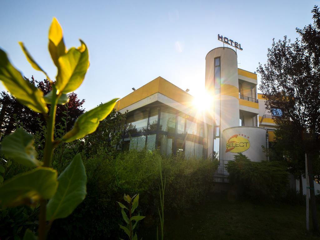 Hotel Select Atessa Exterior photo