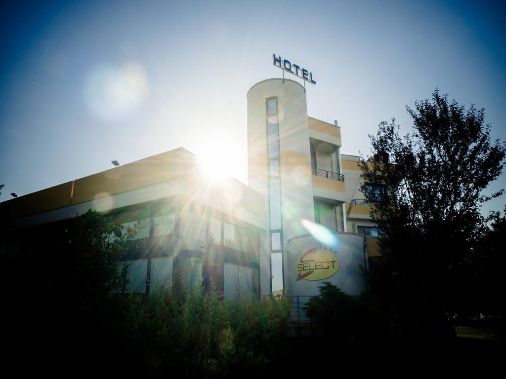 Hotel Select Atessa Exterior photo