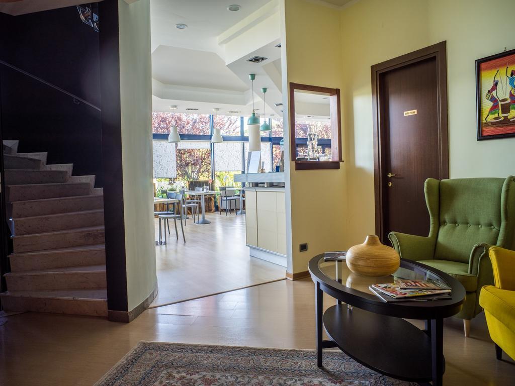 Hotel Select Atessa Exterior photo